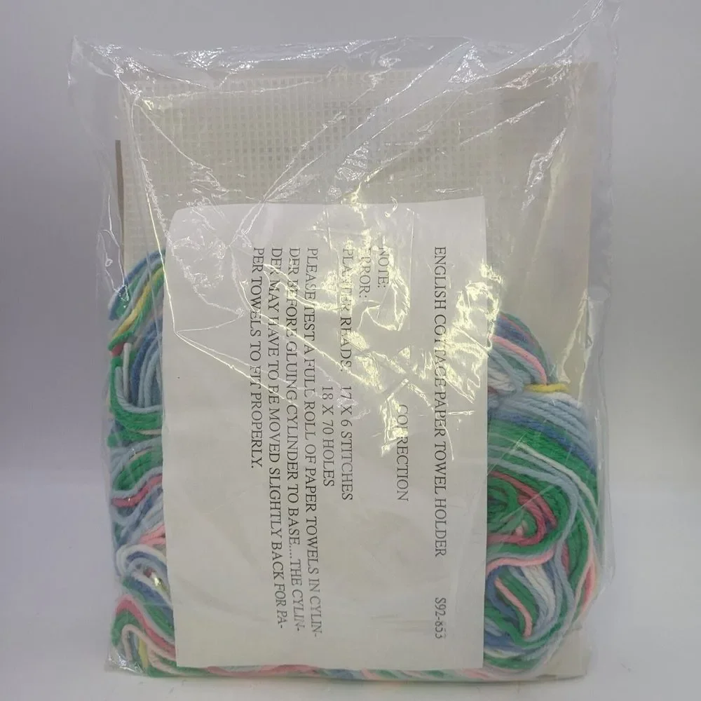 NEW NEEDLECRAFT ALA MODE Plastic Canvas Kit - English Cottage Paper Towel Holder